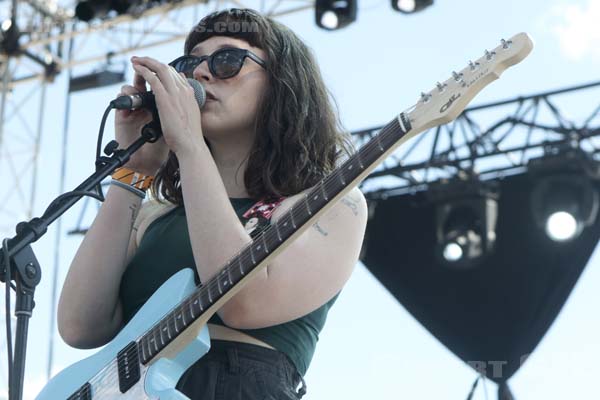 WAXAHATCHEE - 2015-05-30 - NIMES - Grande Scene Flamingo - 